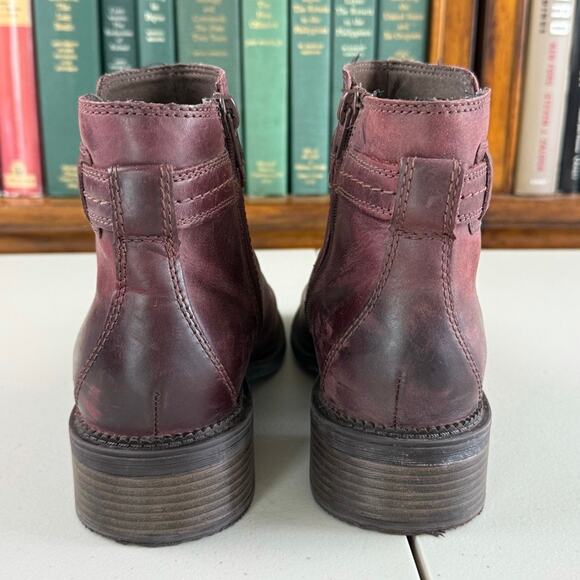 Clarks Burgundy Leather Zip Ankle Bootie Sz 7.5 Classic Neutral Everyday - Picture 6 of 8